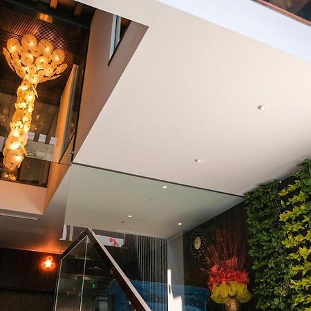 Signature Boutique Hotel Хошимин Экстерьер фото
