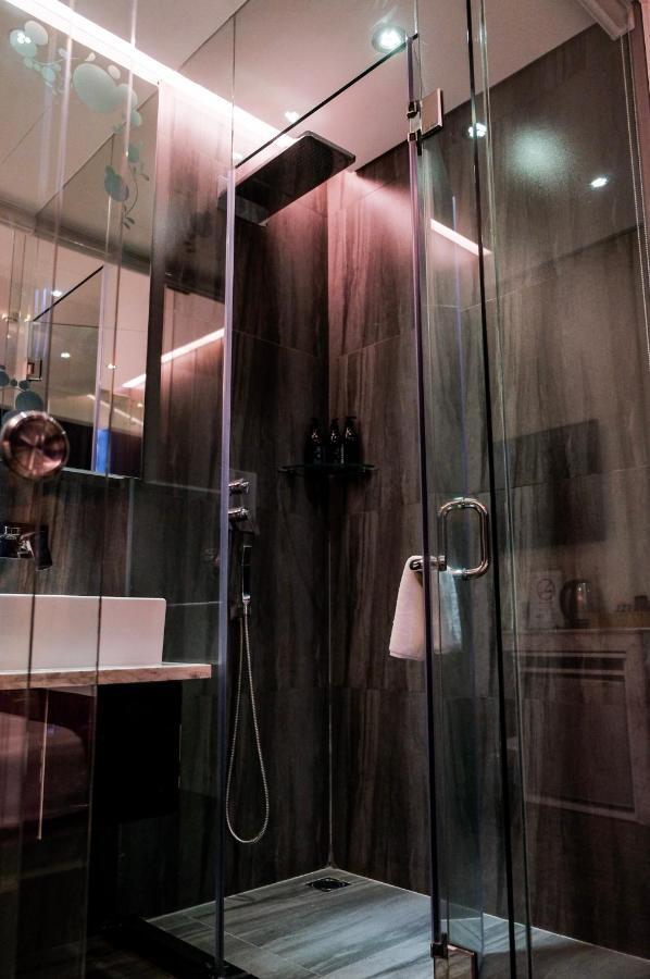 Signature Boutique Hotel Хошимин Экстерьер фото