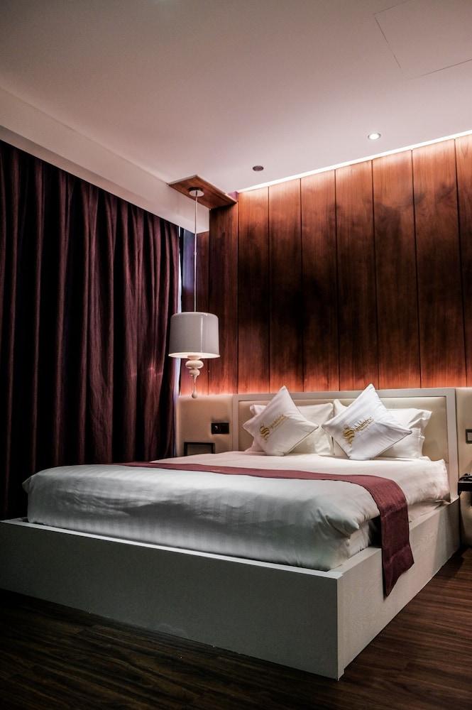 Signature Boutique Hotel Хошимин Экстерьер фото