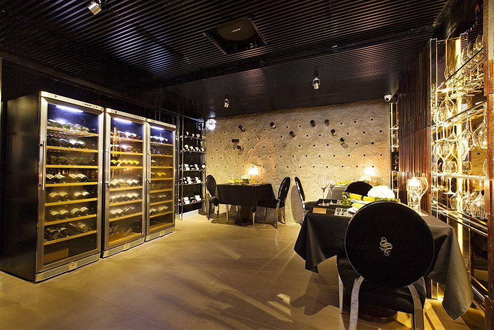 Signature Boutique Hotel Хошимин Экстерьер фото